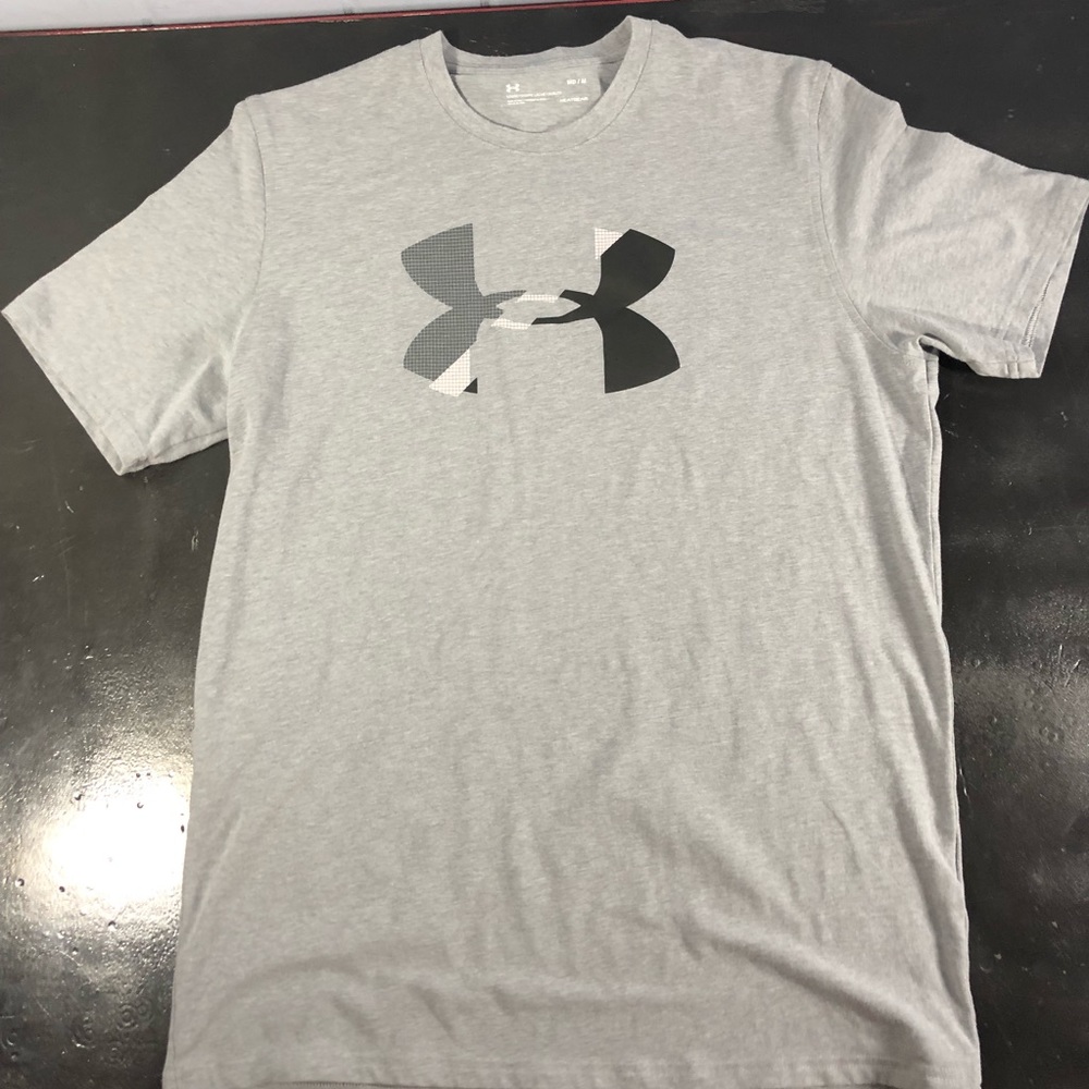 Under Armour tshirt